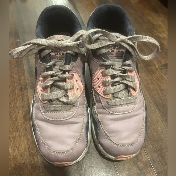 Youth 4 Nikes - good condition - Picture 2 of 4
